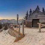 Resa - Velika Planina Chalet *